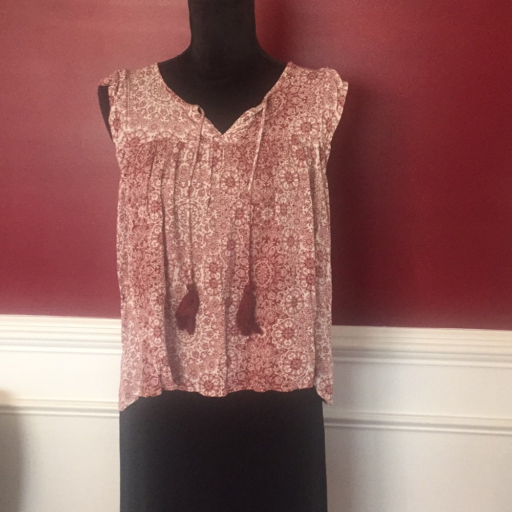 3/$18 🎉 Burgundy tank top